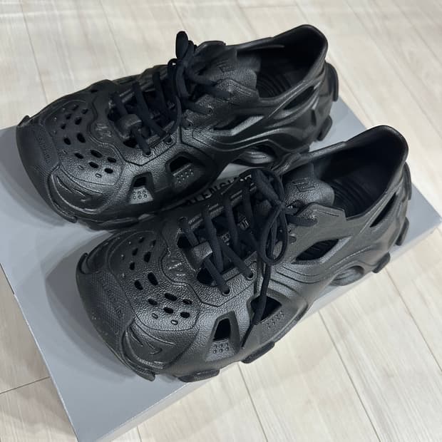 발렌시아가 HD 레이스업 스니커즈 42