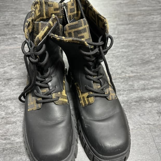 펜디그래피 FF & 가죽 바이커 부츠(240)