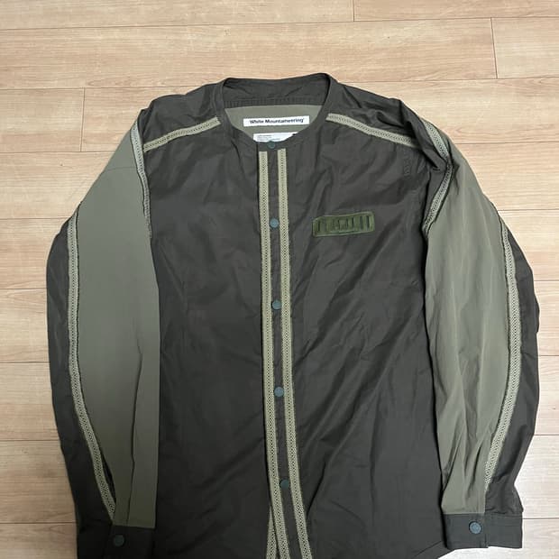 화이트마운티니어링 긴팔 