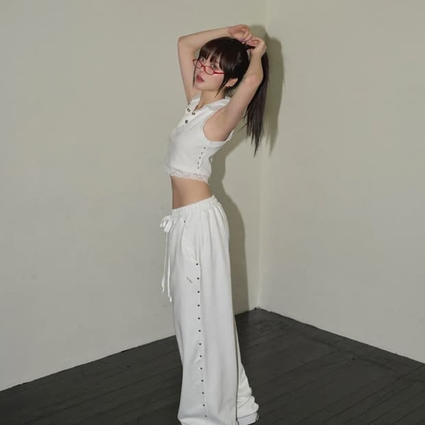 [새제품] stud twinkle jogger pt - white