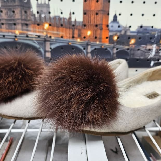 호주 어그 퍼 폼폼 플랫슈즈 215 양모 여성겨울신발 HD21