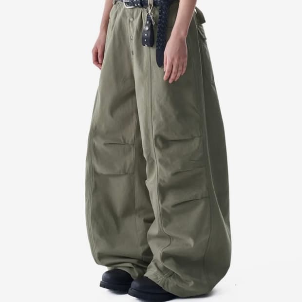 아캄 Knee Pin-tuck Studded Cotton Pants 1