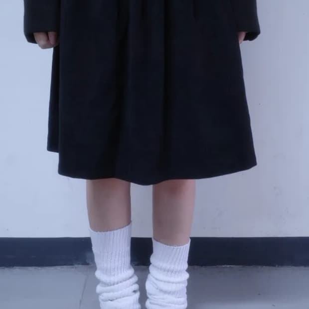 묘랑 주쿠 스웨이드 미디 스커트 블랙