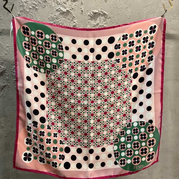 70 펜디FENDI 플로럴 도트 그래픽 실크 스카프 핑크