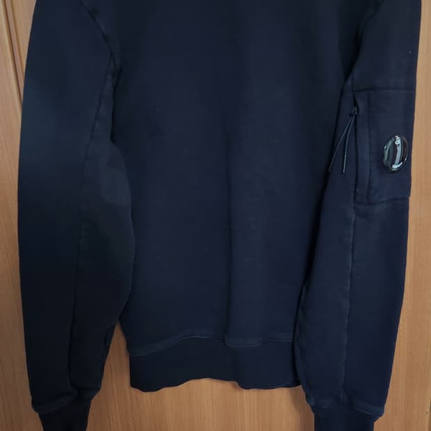 cp컴퍼니 맨투맨