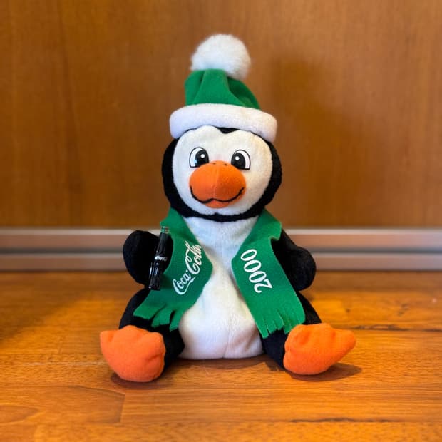 [Coca-Cola] Penguin Plush - Green Scarf
