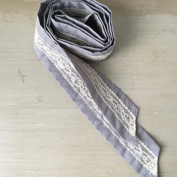  lace trimming tie