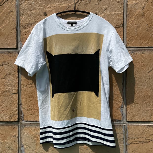 꼼데가르송 옴므 플러스 그래픽 패널 스트라이프 티셔츠 AD2012