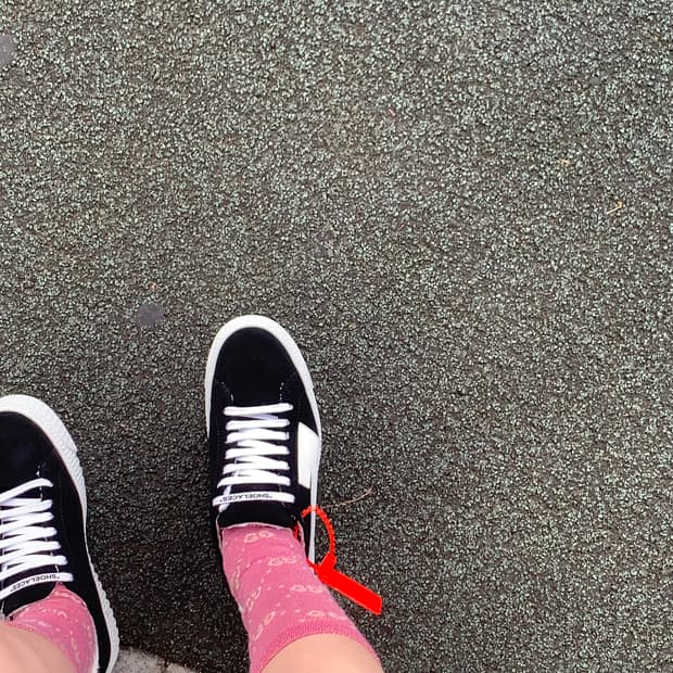 오프화이트 스니커즈 35