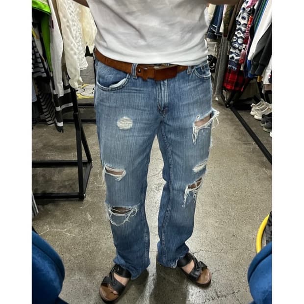 ARMANI EXCHANGE 디스트로이드 부츠컷 데님팬츠