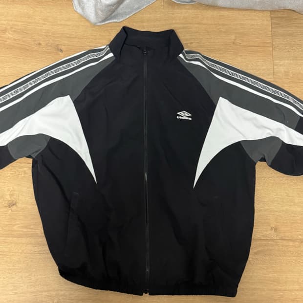 엄브로 UK 헤리테지 스탠드넥 바람막이