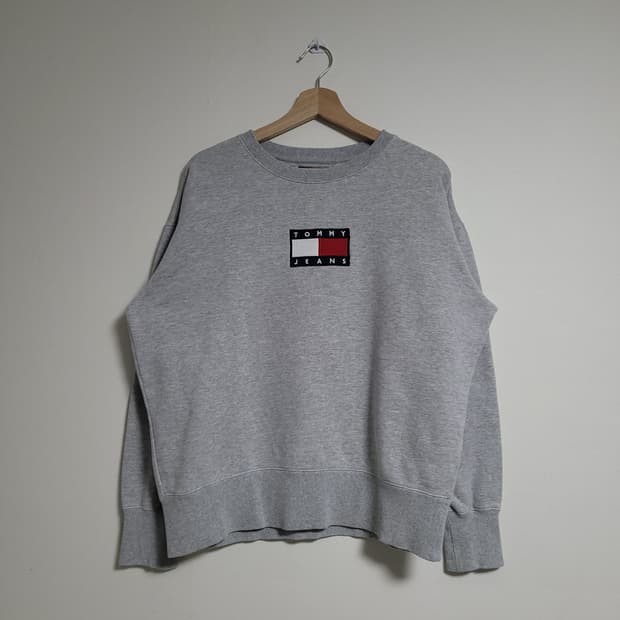 (M) TOMMY JEANS 타미진스 여성 맨투맨 티셔츠 그레이