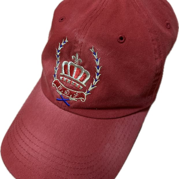 벌스데이수트 볼캡 레드