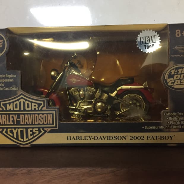 ERTL 1:18 Harley-Davidson 2002 Fat Boy
