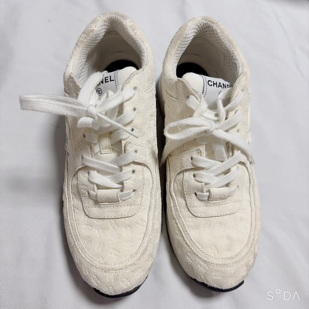 CHANEL 샤넬 CC로고 플레이 올오버 스웨이드 스니커즈 38.5