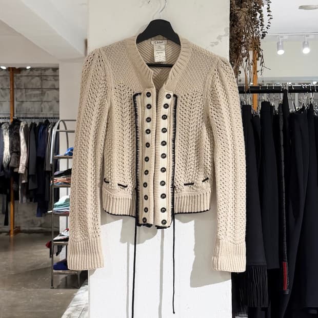 끌로에 베이지 울 니트 후크 리본 가디건