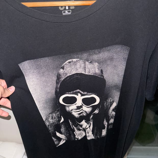 유니클로 UT 커트코베인