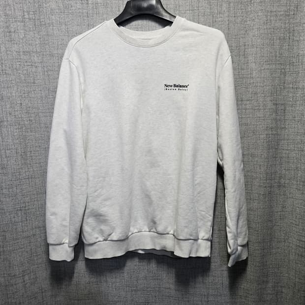 뉴발란스 맨투맨 티셔츠 화이트 