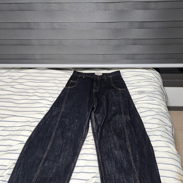 비긴202 트위스티드 커브드 데님 인디고