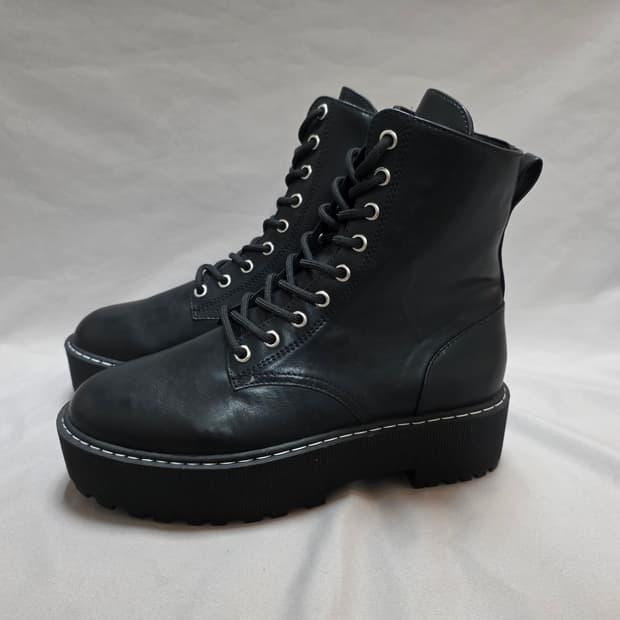 H&M 블랙 플랫폼 레이스업 부츠 [eur41 / 260mm]
