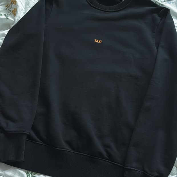 헬무트랭 택시로고 맨투맨