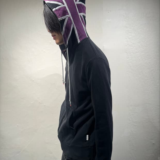 2000s UK design zip-up hoodie