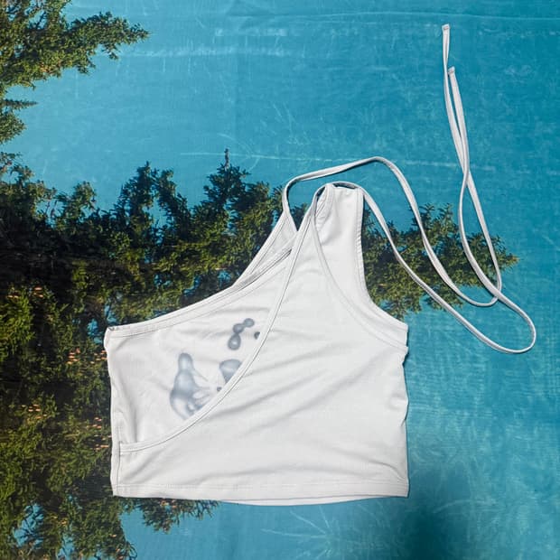 Ojos 오호스 오버랩 원숄더 탑