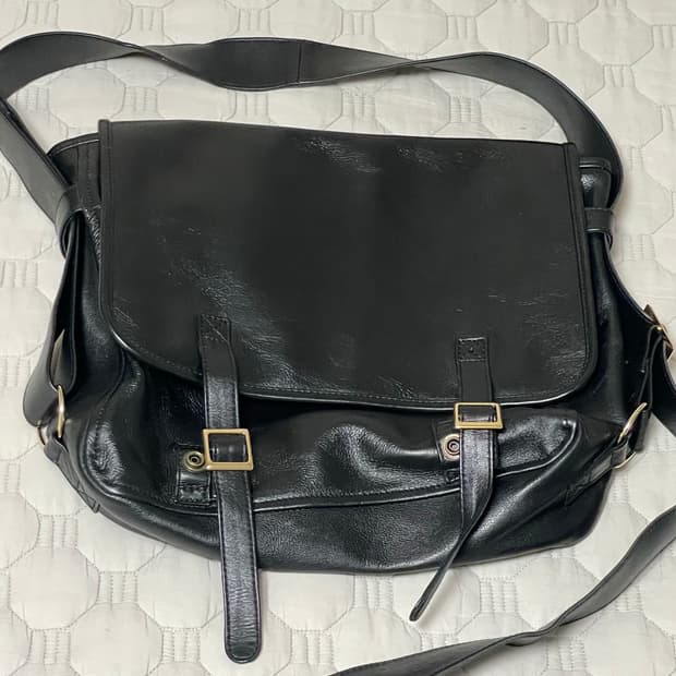 ccu 레더백 블랙 카우스킨