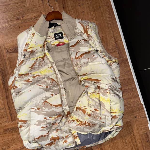 오클리 패딩조끼 