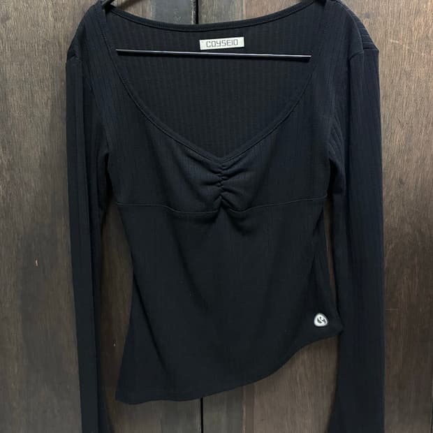 코이세이오 UNBALANCE SHIRRING TOP BLACK