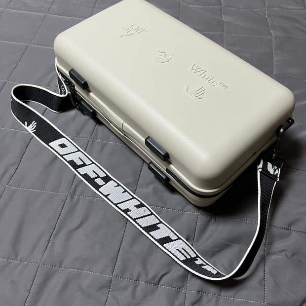 오프화이트 x 아모레 퍼시픽 크로스백