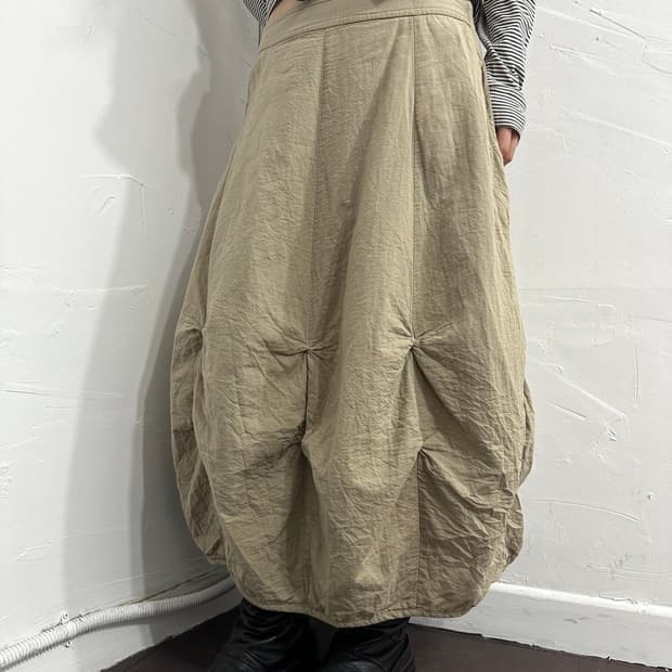 beige design puff skirt