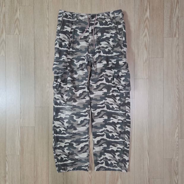 BEACH PAL 카모플라쥬 카고 팬츠