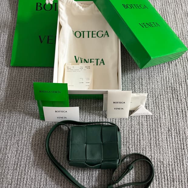 (영수증포함 풀구성) 보테가베네타 미니 카세트백 딥그린