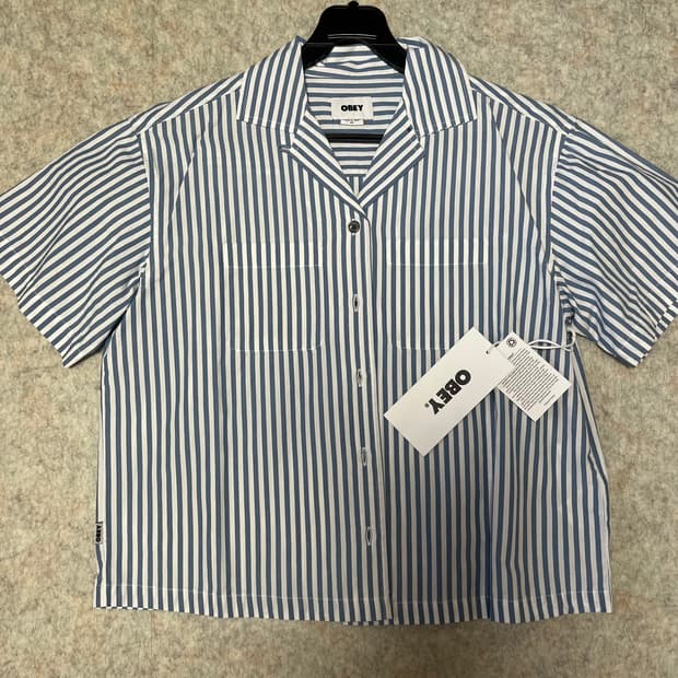 오베이 스트라이프 셔츠
