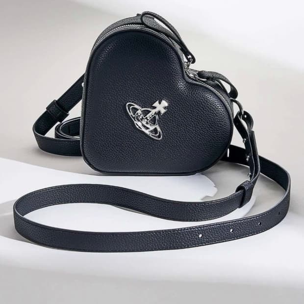 비비안웨스트우드 엘라 미니 하트 가죽 백팩 판매