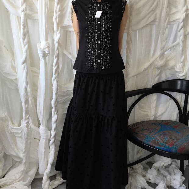 Cubic embroidery point high neck vest