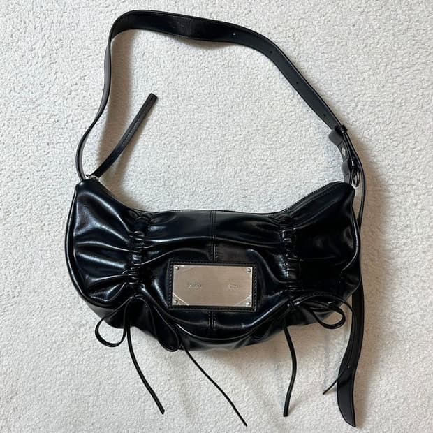 마뗑킴 25FW 하프 셔링 리본 라운드 백 A1764