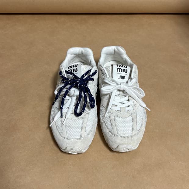 미우미우 뉴발란스 화이트 37 (240)