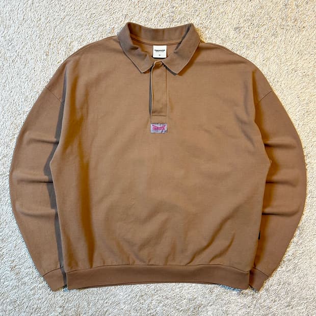 디스이즈네버댓 패치로고 카라 맨투맨 브라운