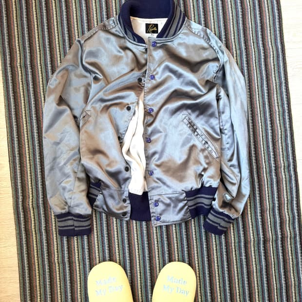 니들스 사틴 바시티 자켓