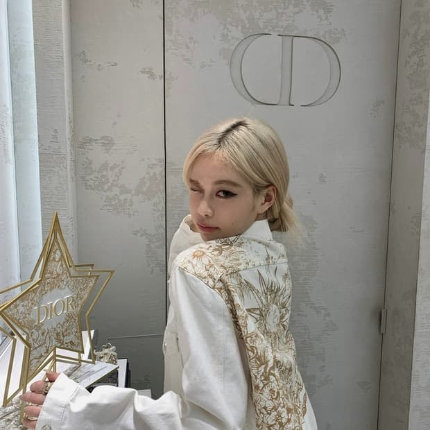 자수 디테일 화이트데님 청 자켓 수입의류