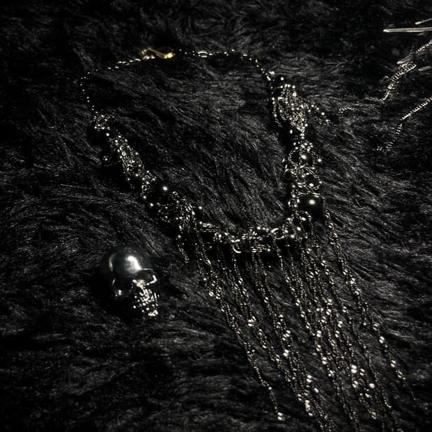 A pearl layering necklace