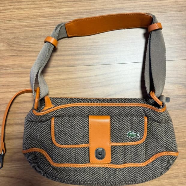 미사용 프랑스구매 라코스테 울 헤링본 숄더백