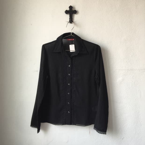 Lace trimming pattern shirt