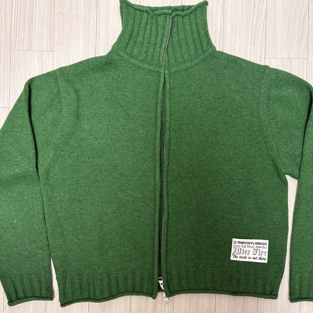 더바이닐하우스 니트집업