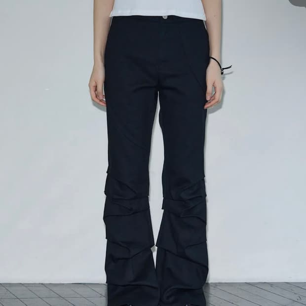 시스에이 이레귤러 코튼 플레어 턱 팬츠