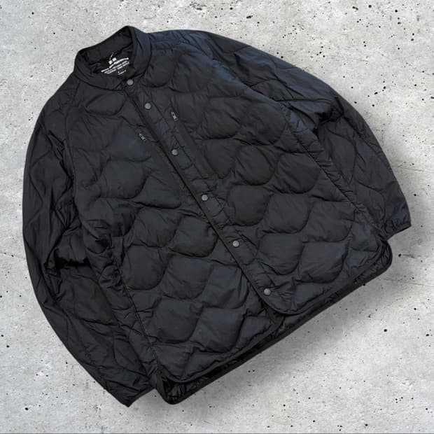 [M] 유니클로 화이트 마운티니어링 경량 다운 블랙 B521