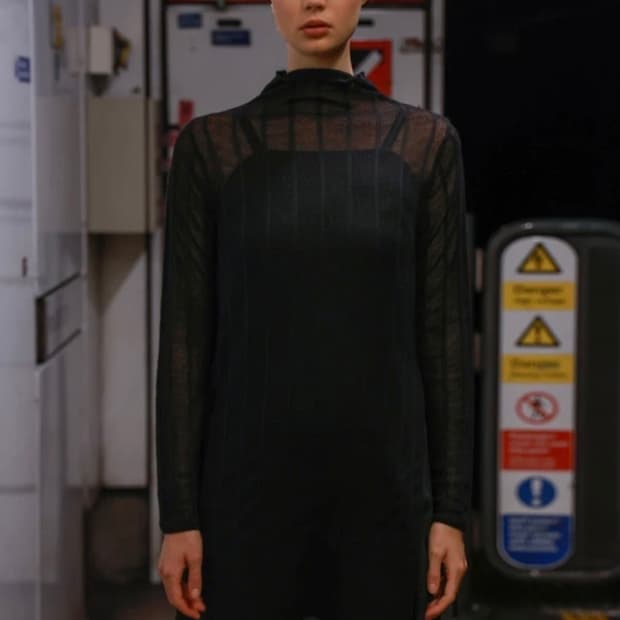 케임어폰 하프 터틀넥 롱 니트 블랙(새제품)