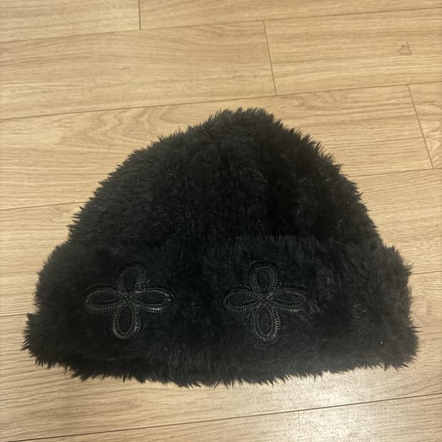 써저리 레더패치 비니 